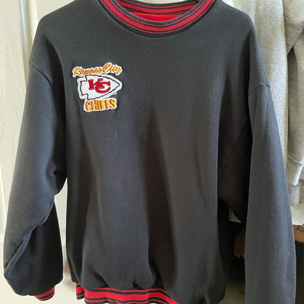 REVERSIBLE Chiefs crewneck!